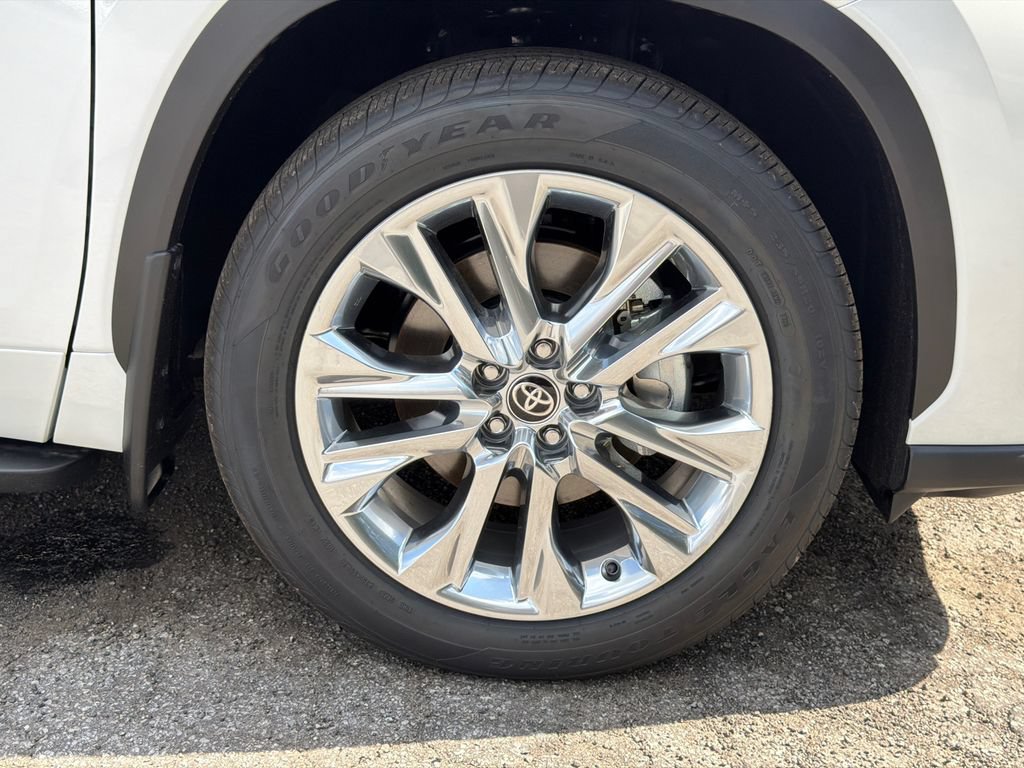 New 2026 Toyota Highlander AWD image 13