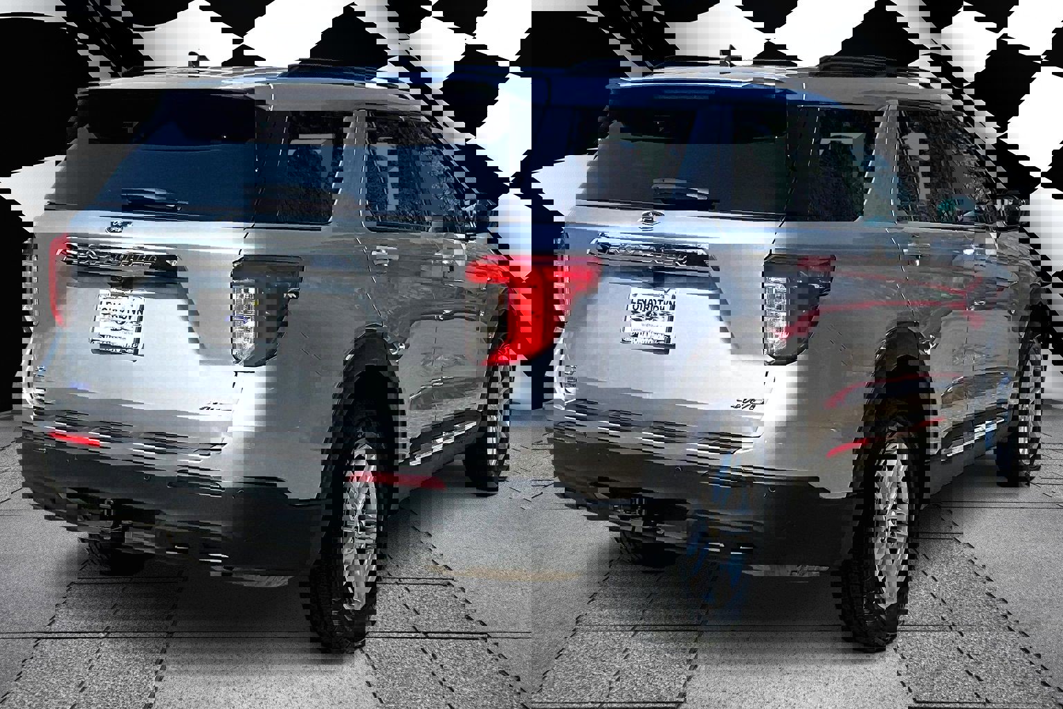 Used 2022 Ford Explorer XLT w/ Class IV Trailer Tow Package image 2