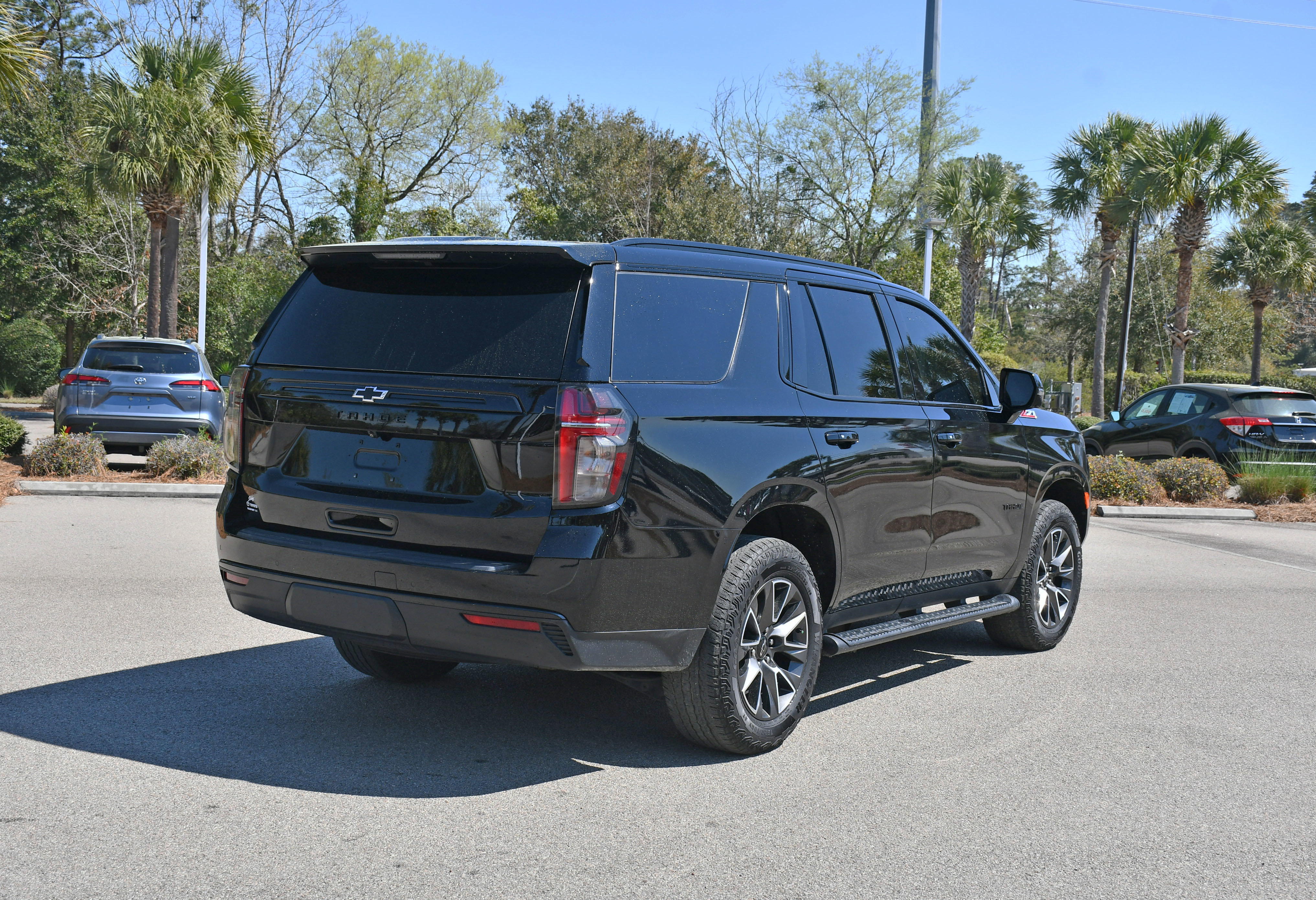 Used 2023 Chevrolet Tahoe Z71 w/ Luxury Package image 3