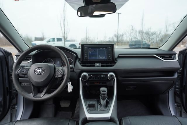 Used 2022 Toyota RAV4 LE image 25