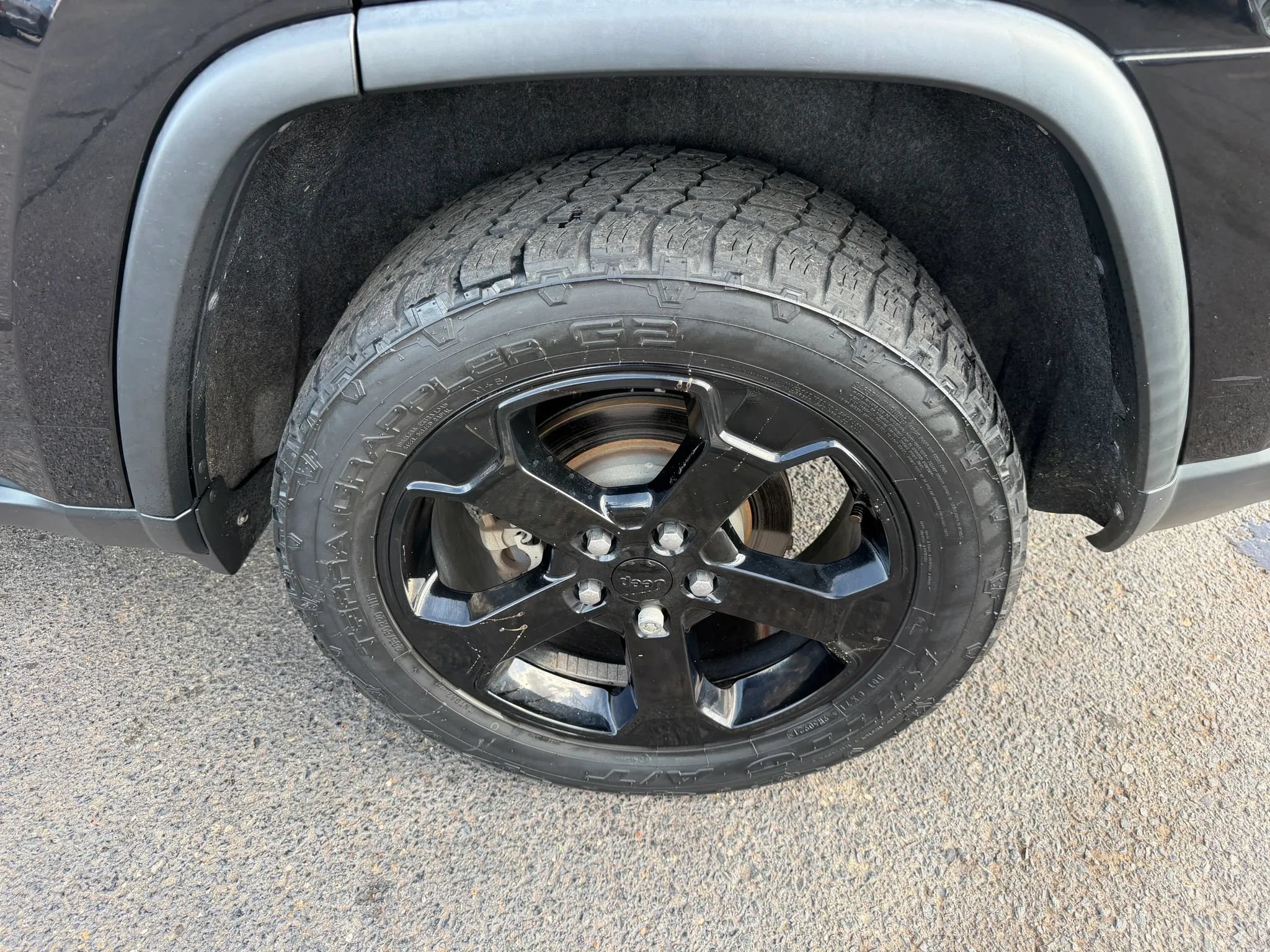 Used 2018 Jeep Grand Cherokee Laredo AWD/4WD image 21