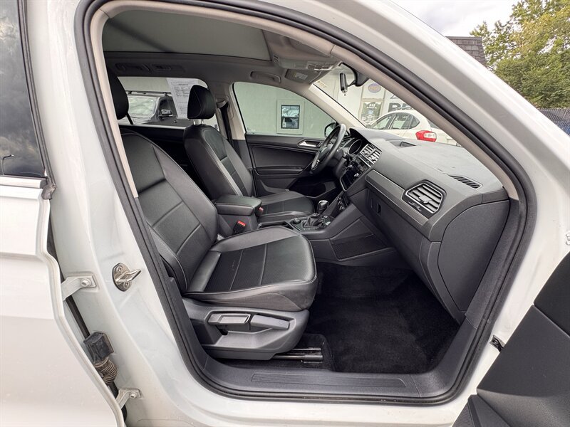 Used 2021 Volkswagen Tiguan SE w/ Panoramic Sunroof Package AWD/4WD image 29