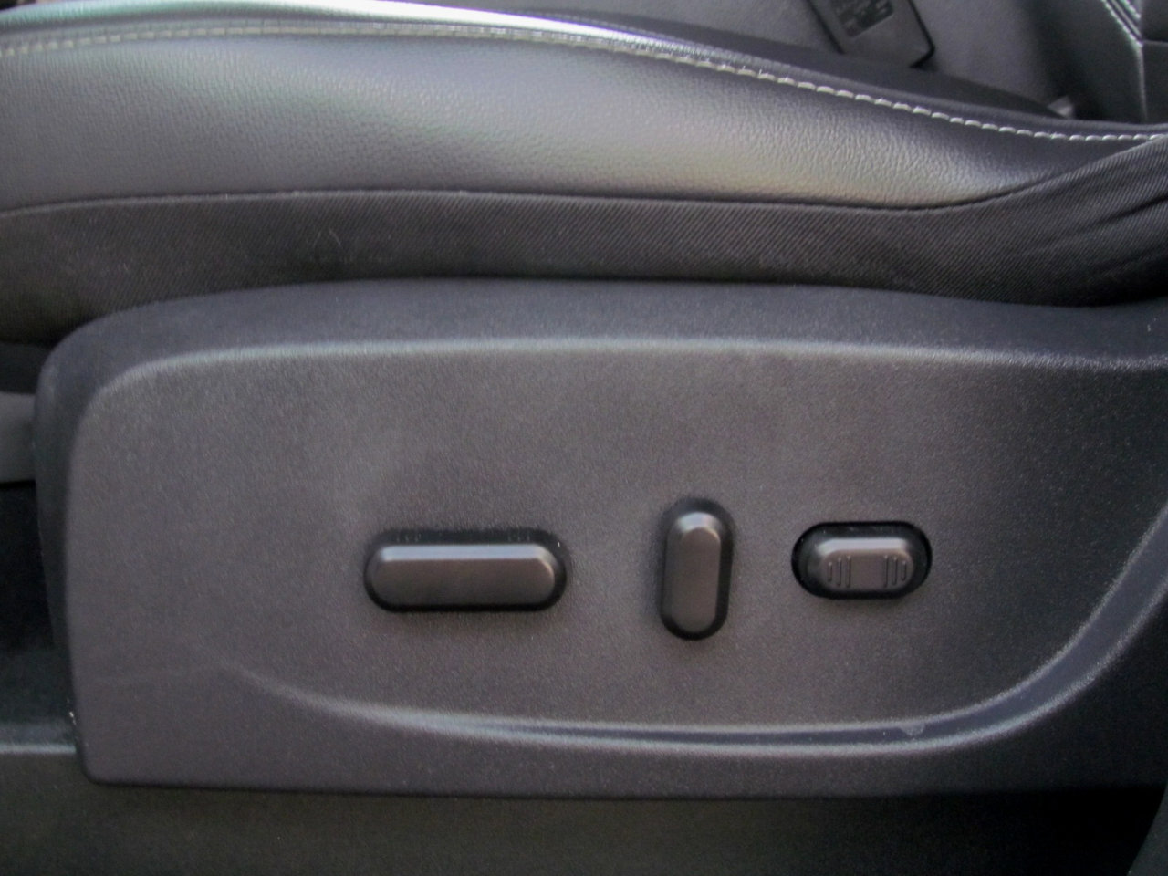 Used 2018 Ford Escape SEL w/ Ford Safe & Smart Package image 18