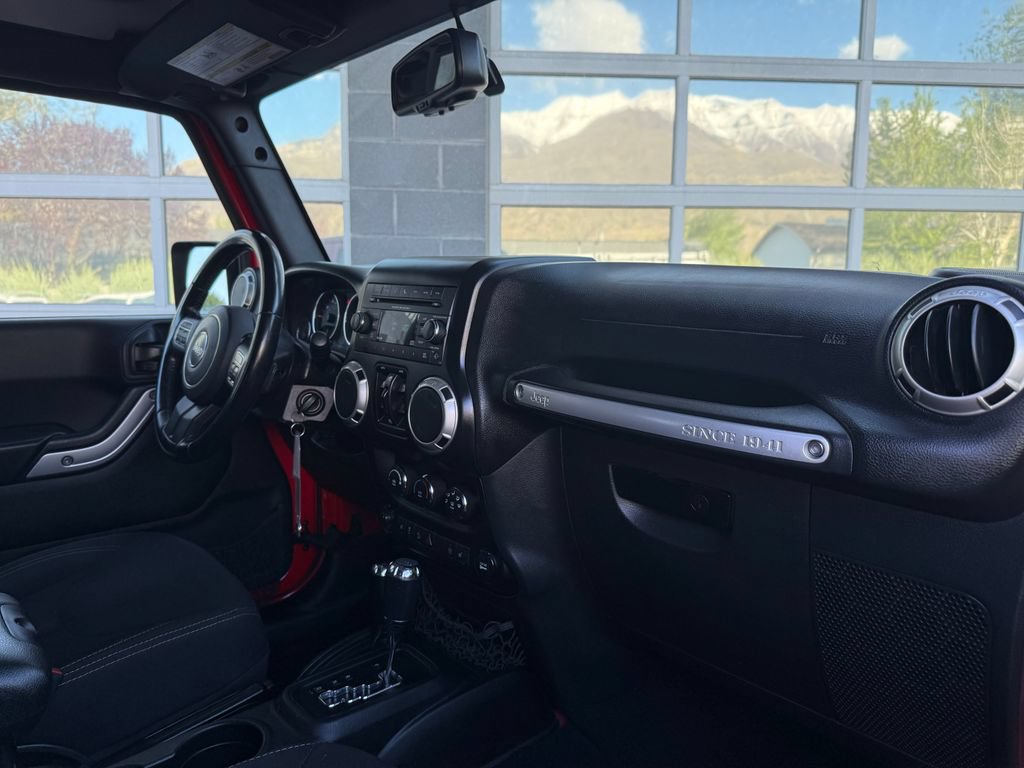 Used 2018 Jeep Wrangler Unlimited Sahara w/ Max Tow Package AWD/4WD image 22