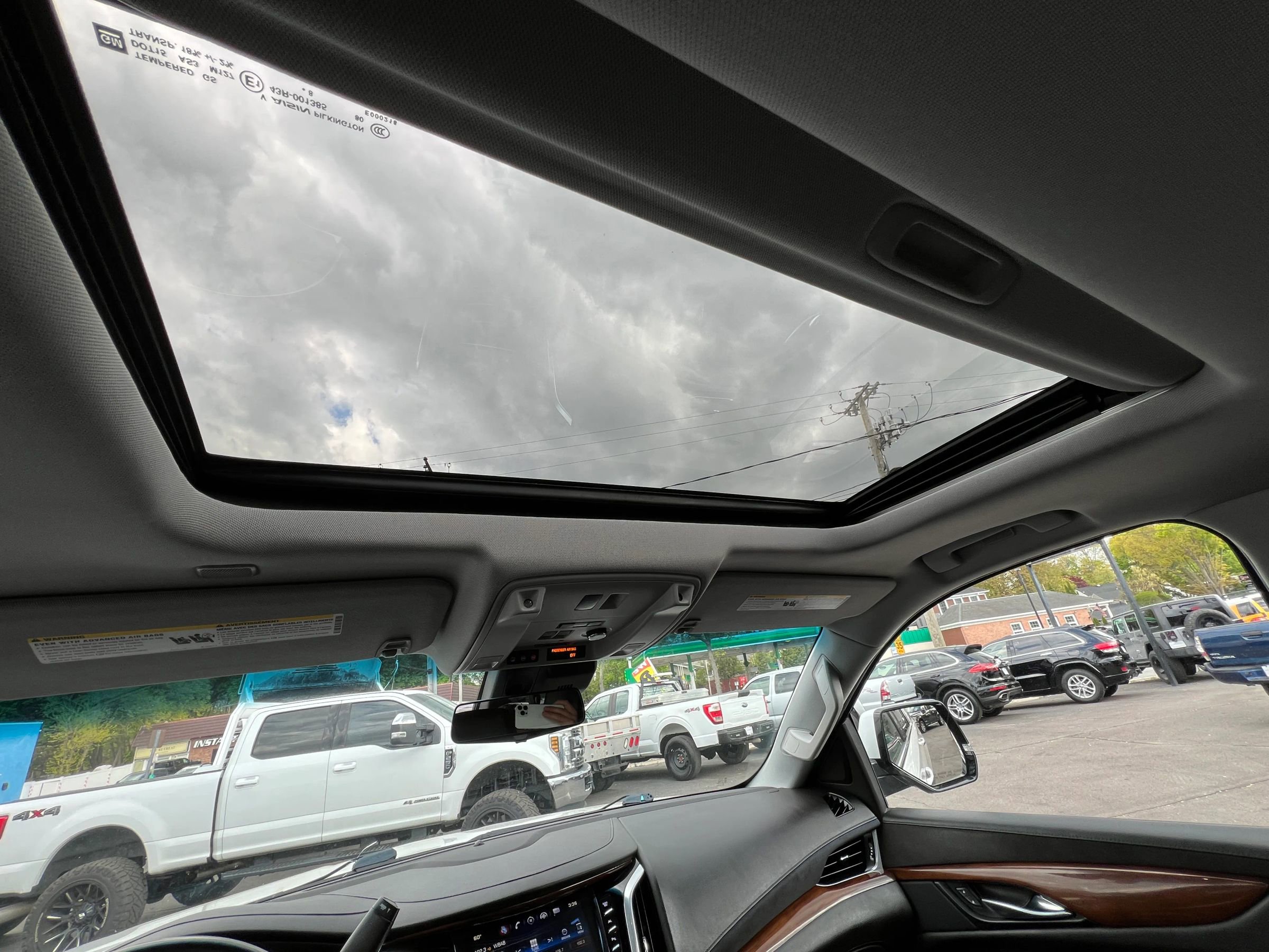 Used 2019 Cadillac Escalade ESV Luxury AWD/4WD image 17