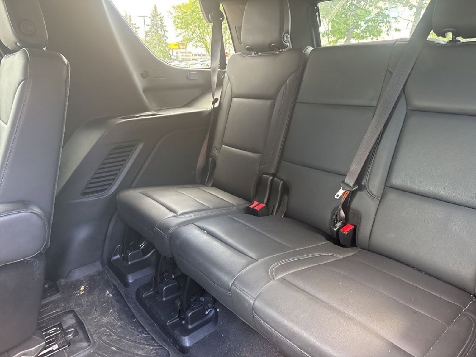 Used 2021 Chevrolet Tahoe Z71 w/ Z71 Off-Road Package AWD/4WD image 23