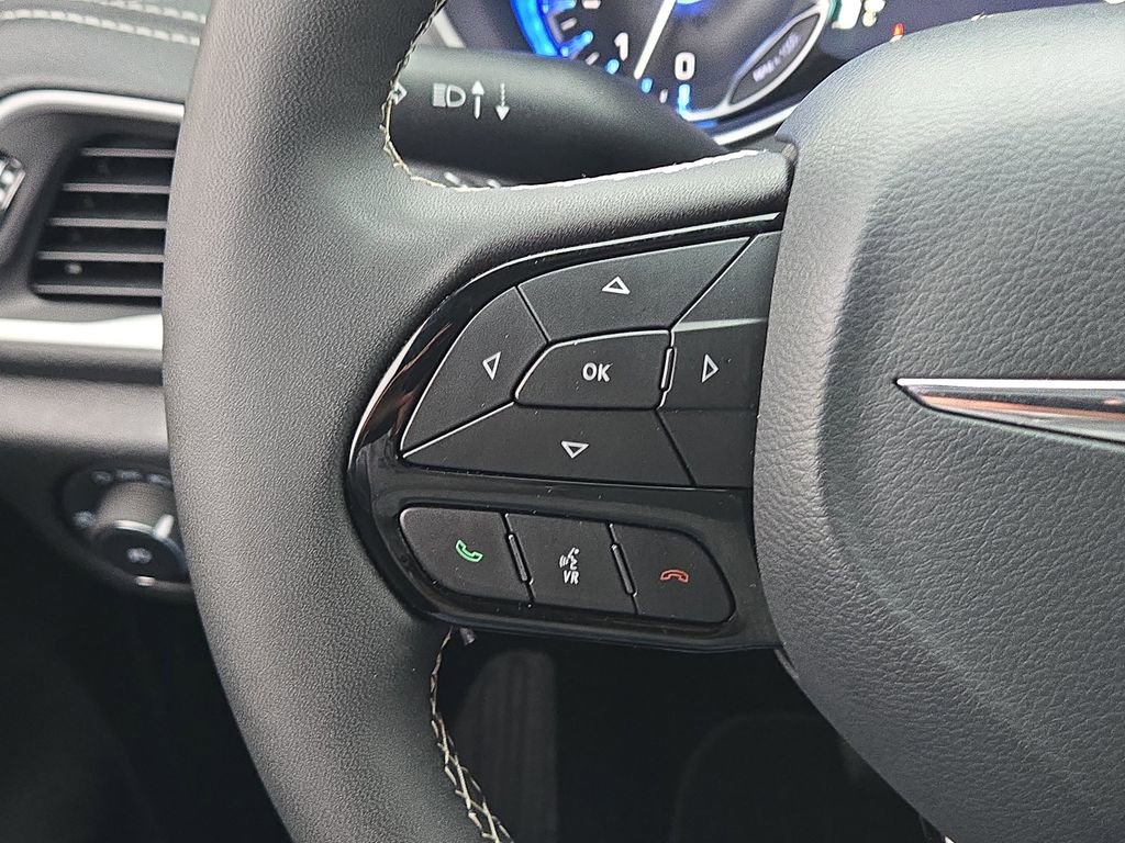 Used 2024 Chrysler Pacifica Touring image 28