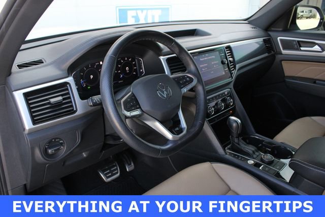 Used 2023 Volkswagen Atlas Cross Sport SEL R-Line image 2