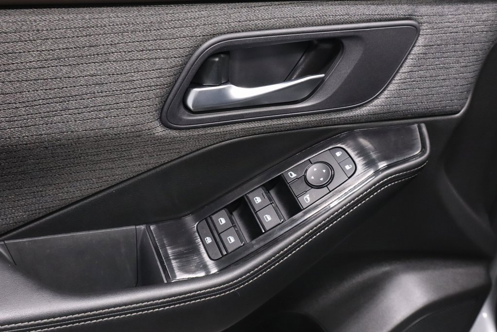 Certified 2023 Nissan Rogue SV image 25