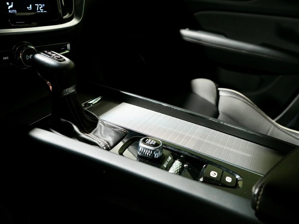 Used 2019 Volvo S60 T6 R-Design image 21