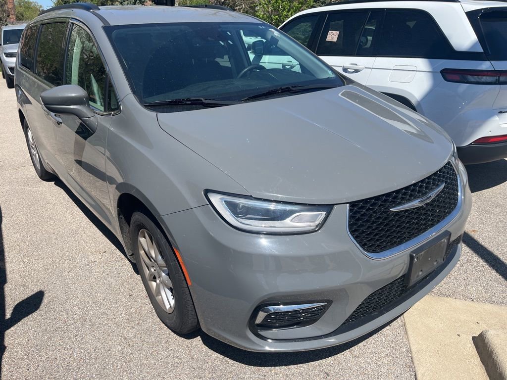 Used 2022 Chrysler Pacifica Touring-L FWD image 1