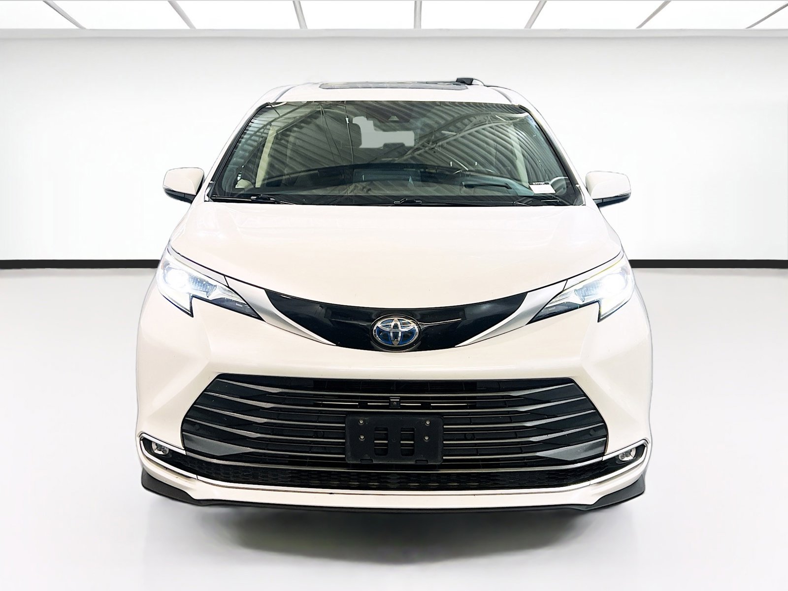 Used 2021 Toyota Sienna Platinum AWD/4WD image 2