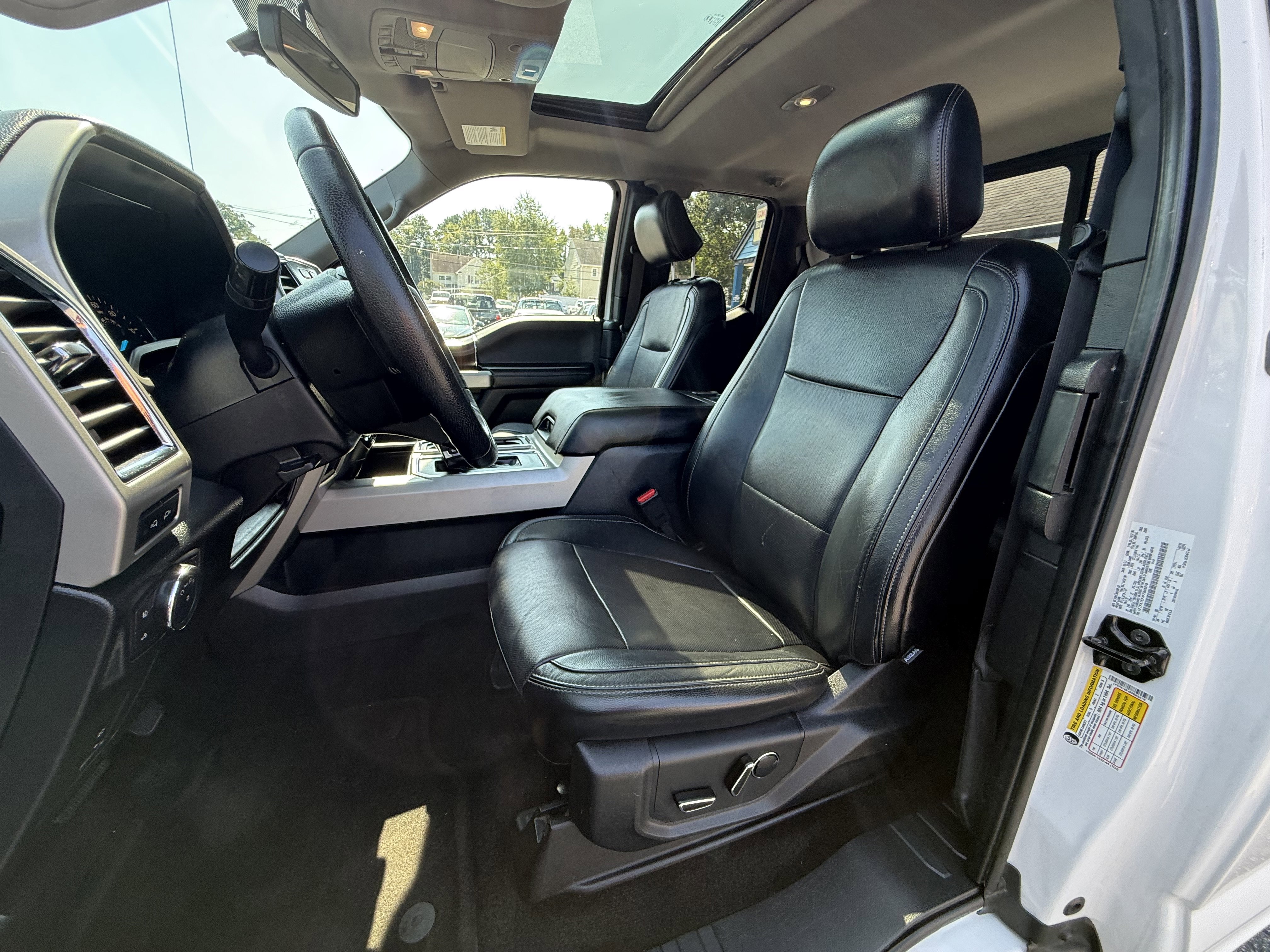 Used 2015 Ford F150 Lariat image 16