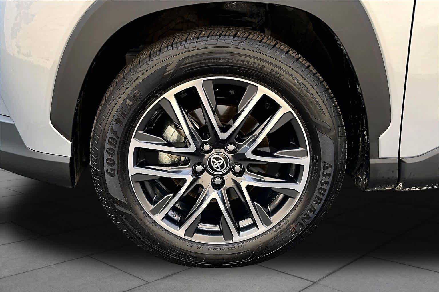 Certified 2026 Toyota Corolla Cross XLE w/ Convenience Package FWD image 11
