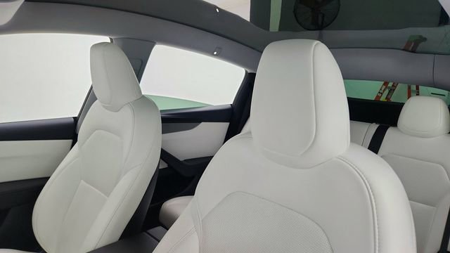 Used 2026 Tesla Model Y Long Range image 32