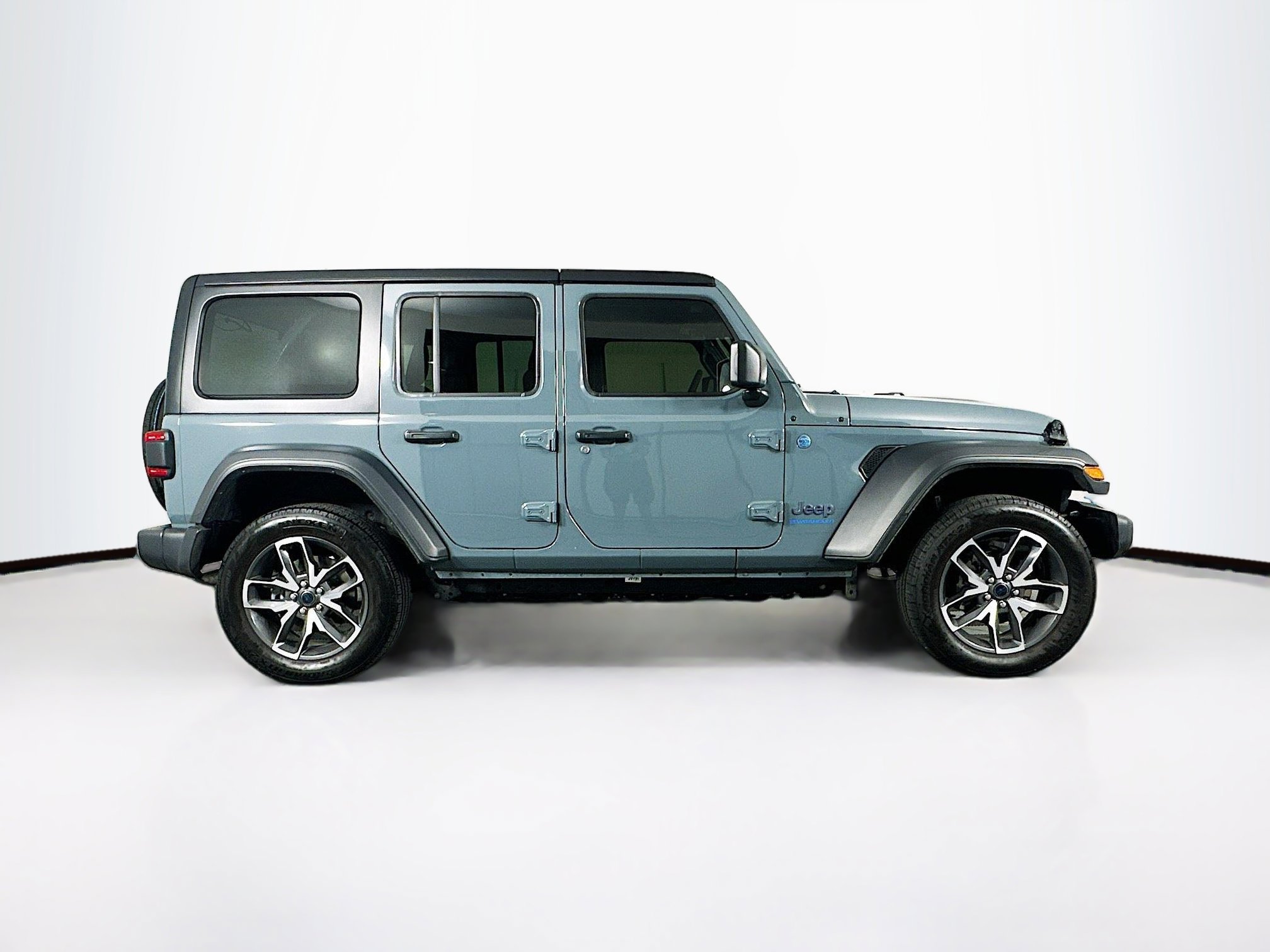 Used 2024 Jeep Wrangler Unlimited w/ Convenience Group AWD/4WD image 10
