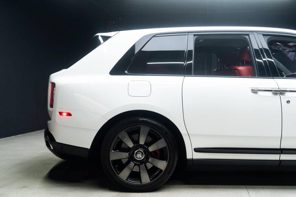 Used 2022 Rolls-Royce Cullinan AWD/4WD image 17