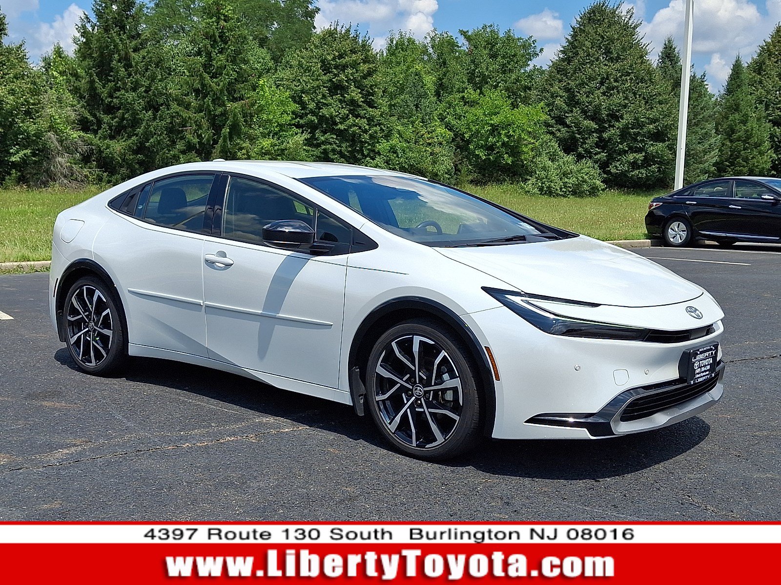 Used 2024 Toyota Prius Prime FWD image 1