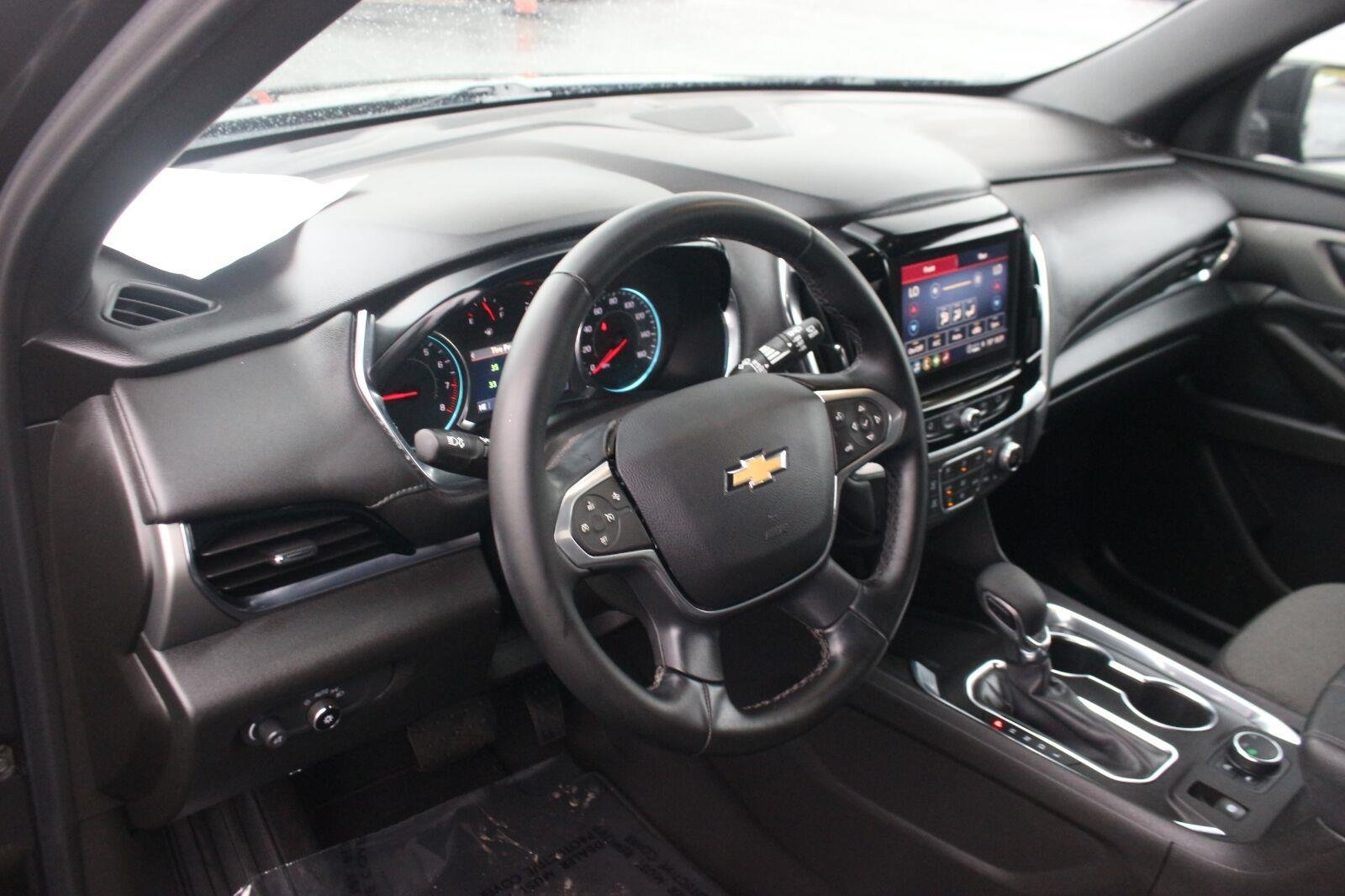 Used 2023 Chevrolet Traverse LT w/ LPO, Cargo Package AWD/4WD image 17