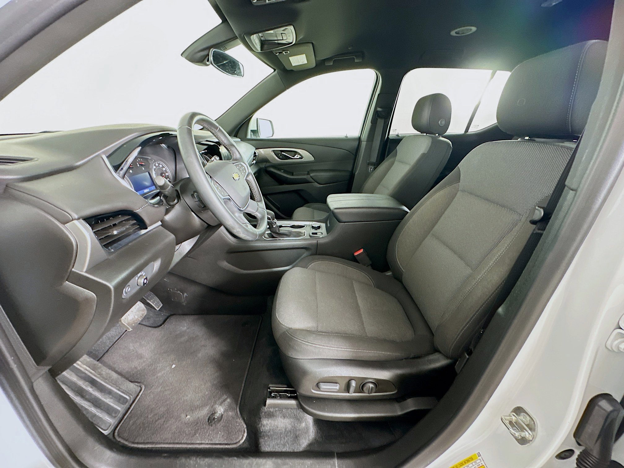 Used 2023 Chevrolet Traverse LT image 13