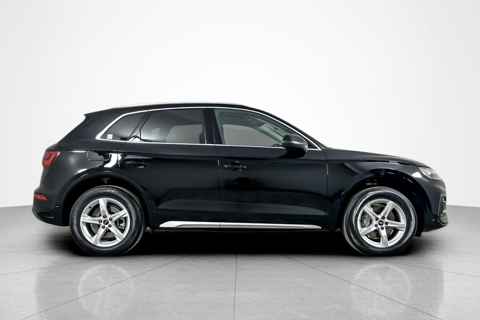 Used 2023 Audi Q5 2.0T Premium w/ Convenience Package image 6