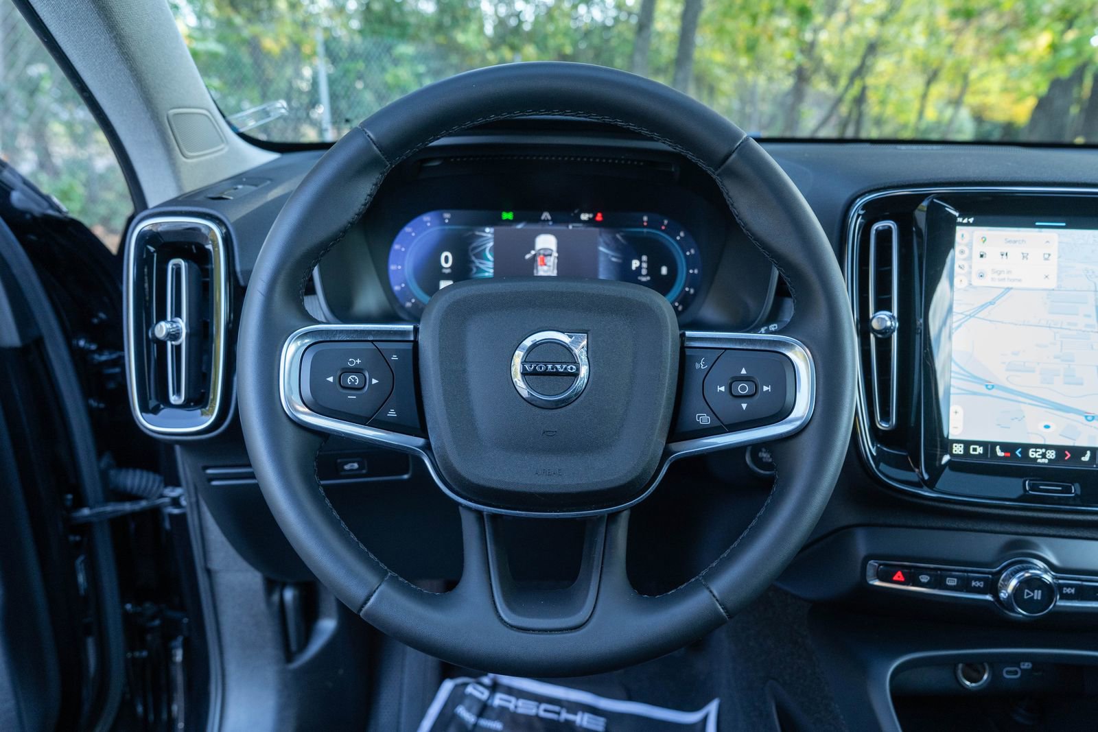 Used 2024 Volvo XC40 B5 Ultimate w/ Protection Package Premier image 21