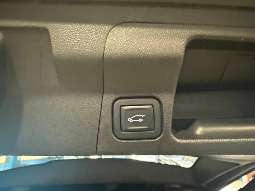 Used 2018 GMC Acadia SLT AWD/4WD image 13