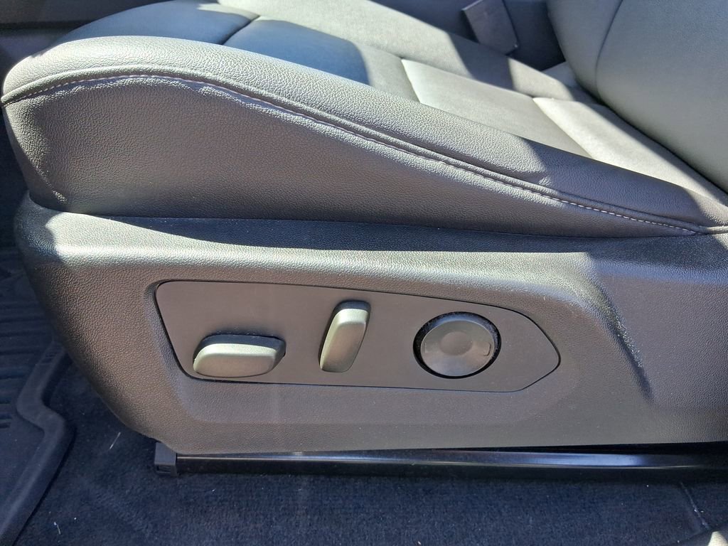 Used 2023 Chevrolet Colorado LT w/ LT Convenience Package III AWD/4WD image 14