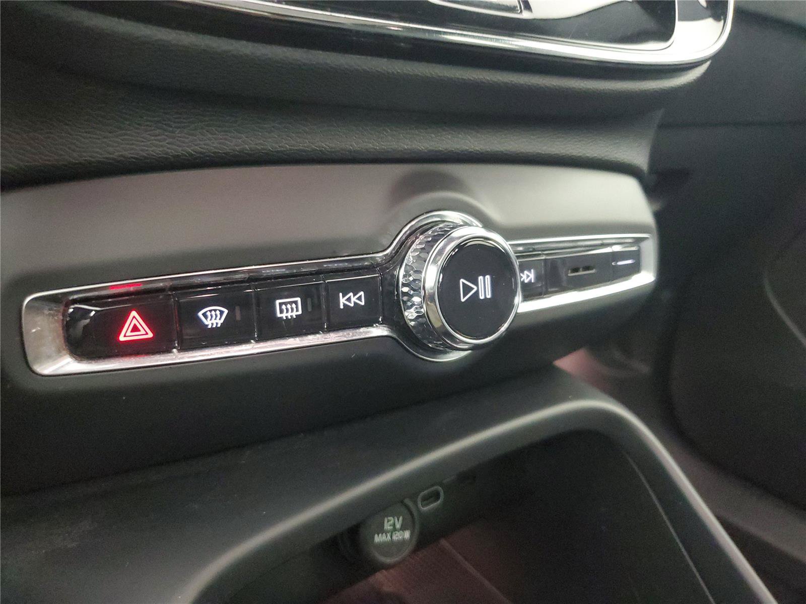 Certified 2024 Volvo C40 P8 Recharge Ultimate w/ Protection Package Premier RWD image 30