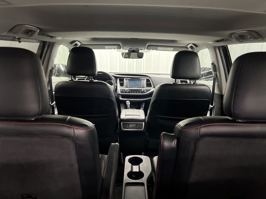 Used 2019 Toyota Highlander SE FWD image 10