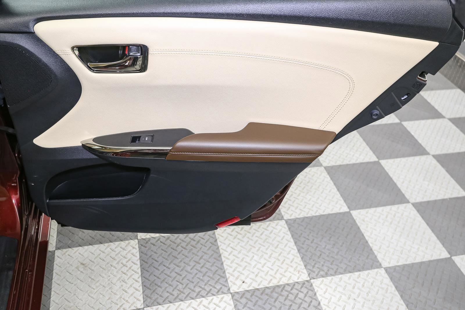 Used 2017 Toyota Avalon XLE w/ Carpet Mat Package image 22