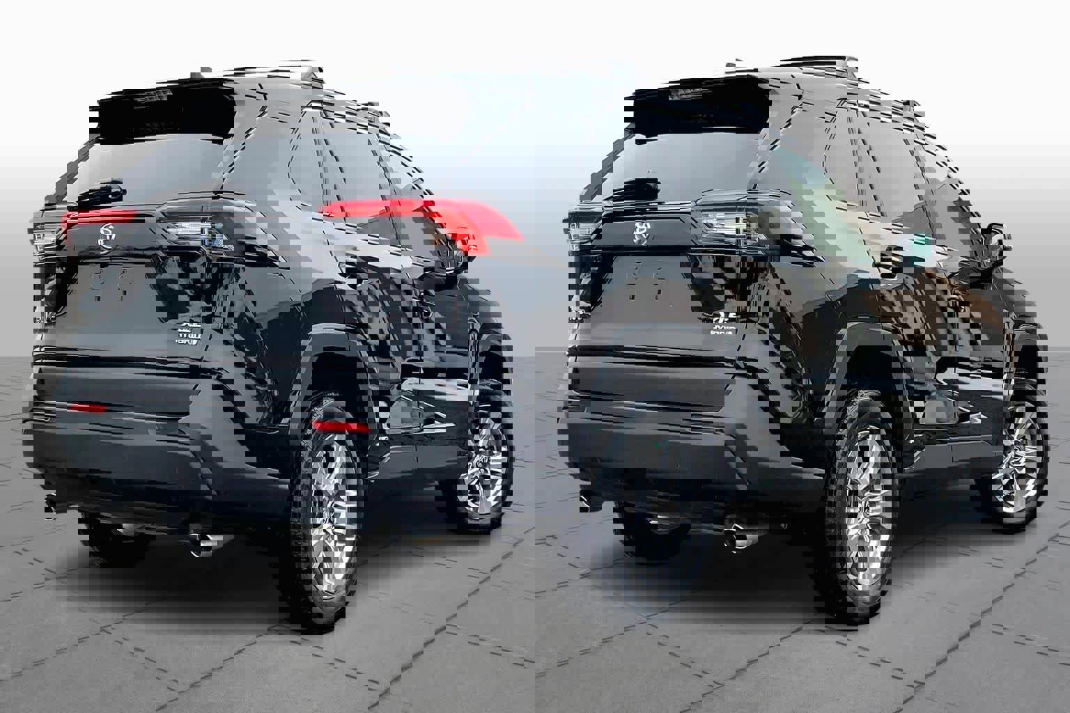 Used 2023 Toyota RAV4 XLE w/ Convenience Package image 12