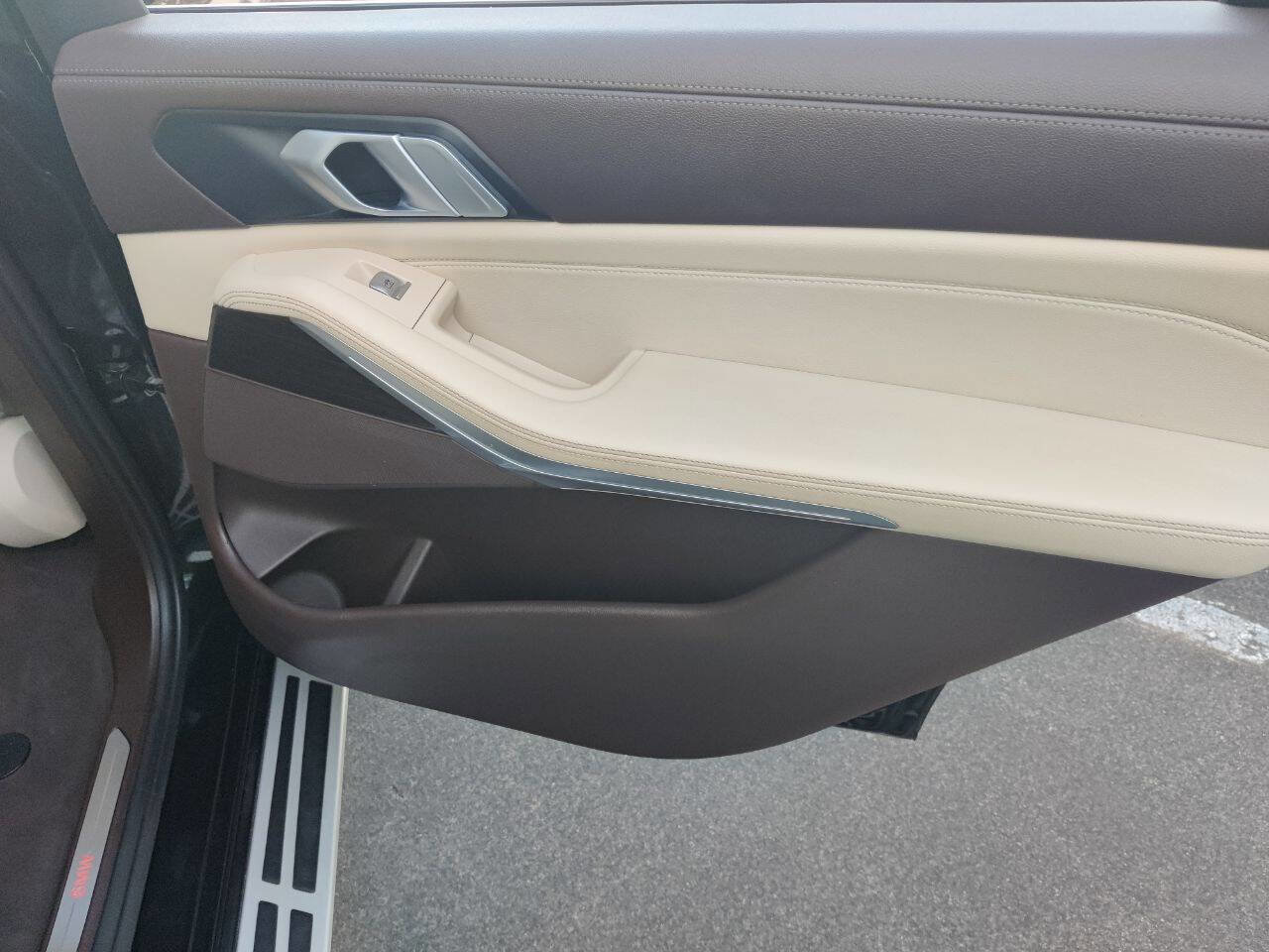 Used 2019 BMW X7 xDrive40i w/ Cold Weather Package image 32