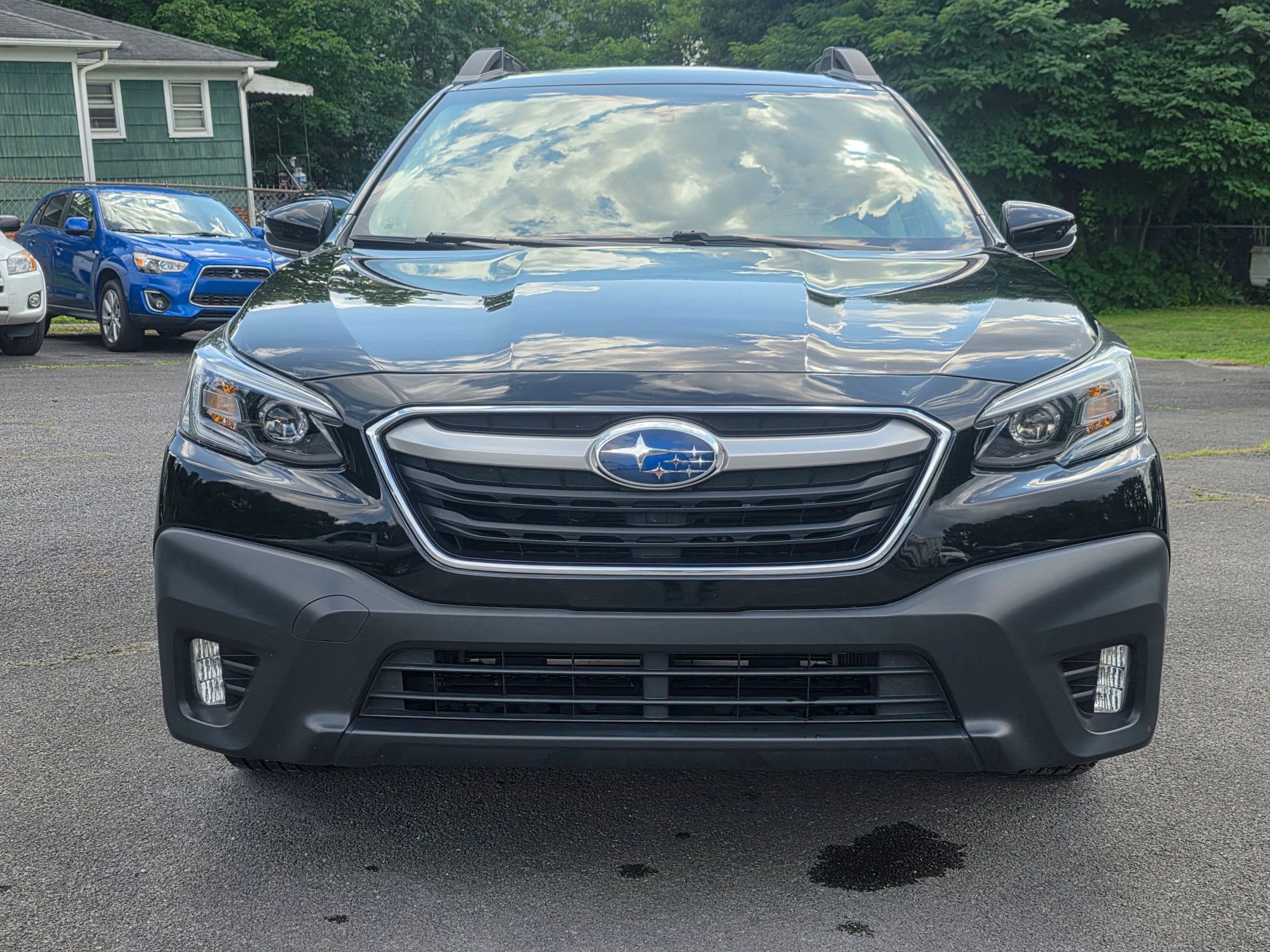 Used 2022 Subaru Outback Premium image 2