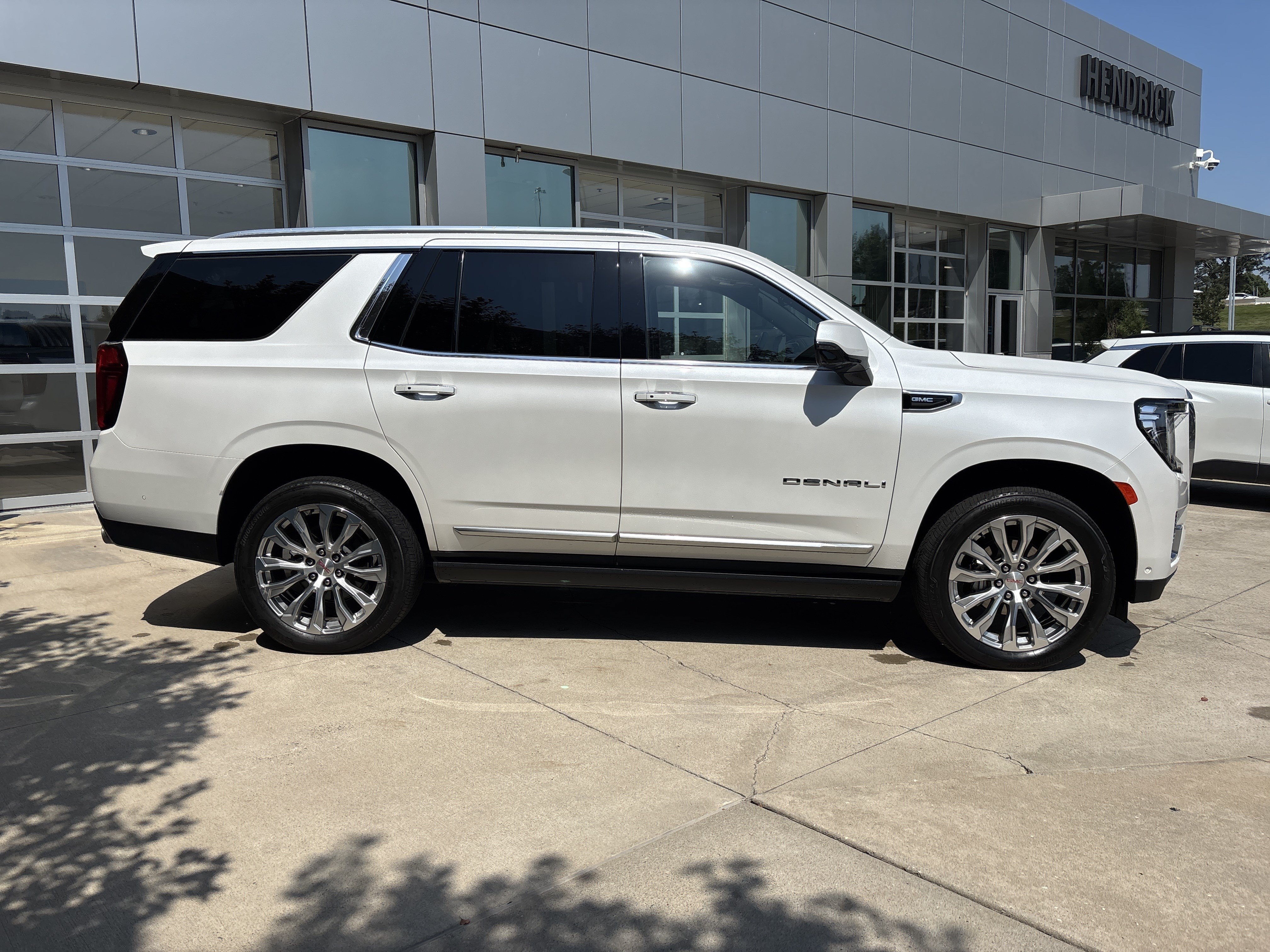 Used 2024 GMC Yukon Denali w/ Denali Reserve Package AWD/4WD image 8
