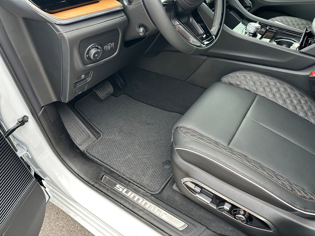 New 2026 Jeep Grand Cherokee Summit AWD/4WD image 19