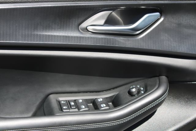 Used 2025 Jeep Grand Cherokee Altitude RWD image 13
