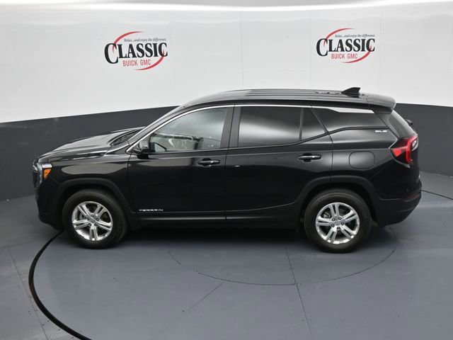 Used 2024 GMC Terrain SLE image 17