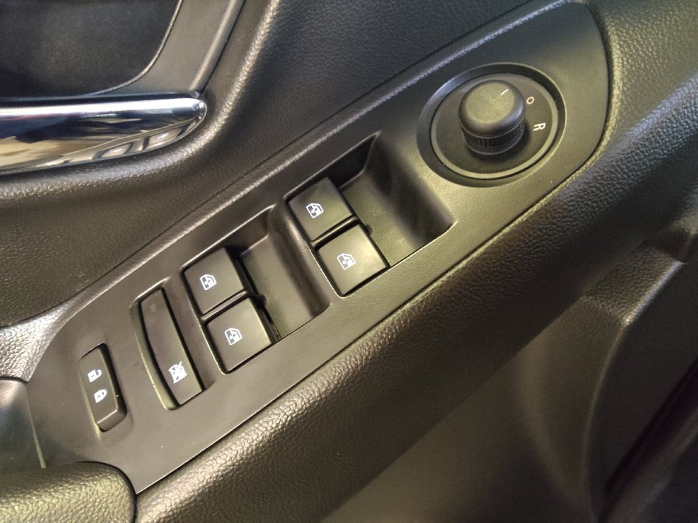 Used 2020 Chevrolet Trax LT w/ LT Convenience Package FWD image 27