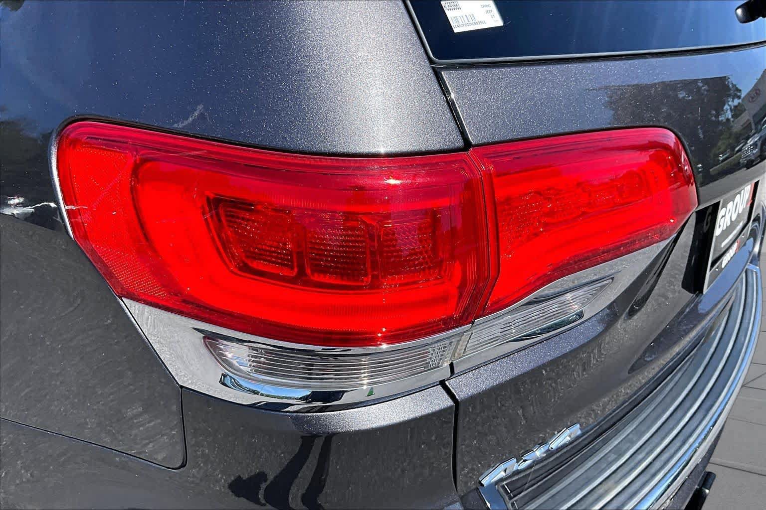 Used 2017 Jeep Grand Cherokee Overland AWD/4WD image 29