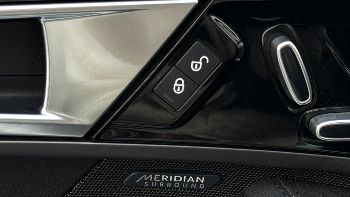 Used 2017 Jaguar F-TYPE Coupe image 41