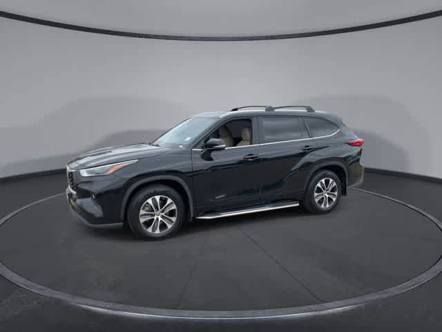 Used 2023 Toyota Highlander XLE FWD image 4