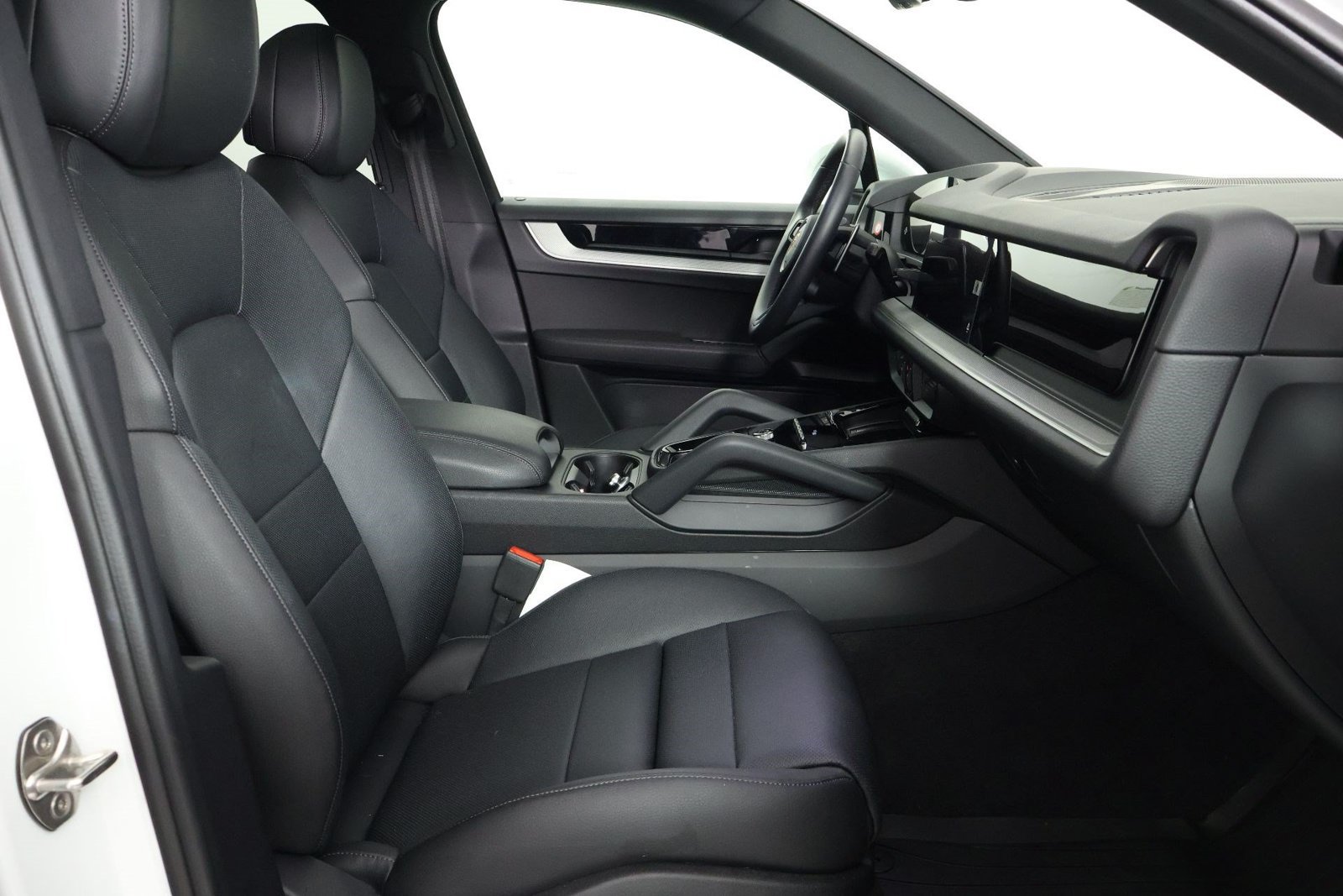 Certified 2026 Porsche Cayenne AWD/4WD image 31