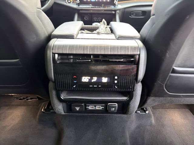 Used 2024 Jeep Wagoneer Series II w/ Flexible Seating Group image 28