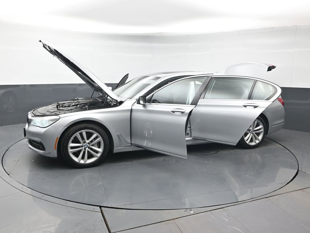 Used 2016 BMW 750i xDrive image 44
