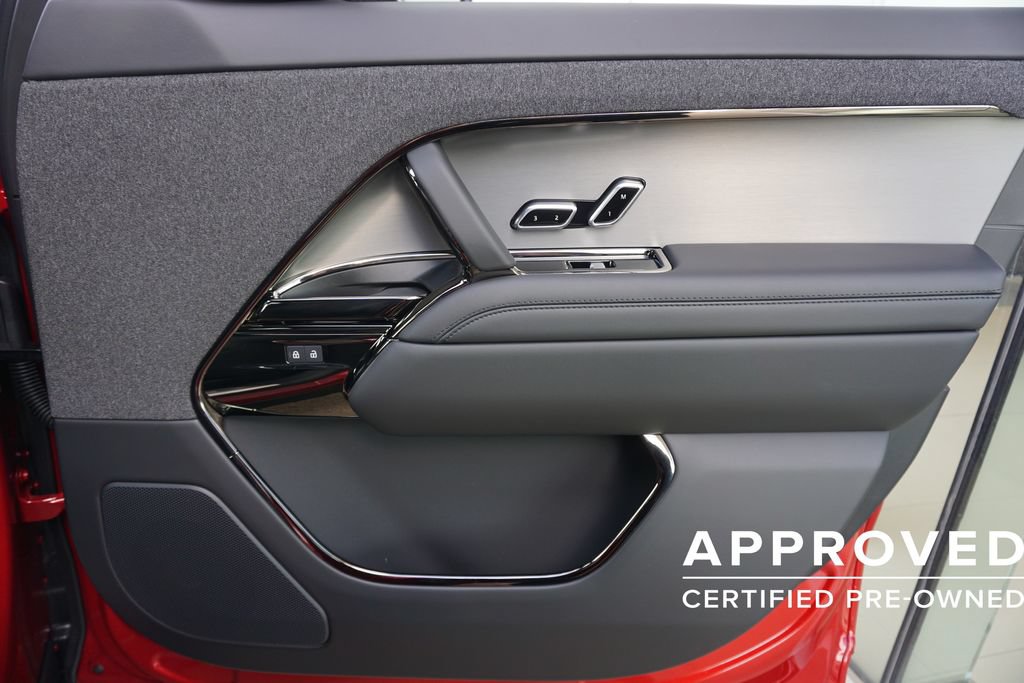 Used 2025 Land Rover Range Rover Sport Dynamic SE AWD/4WD image 21