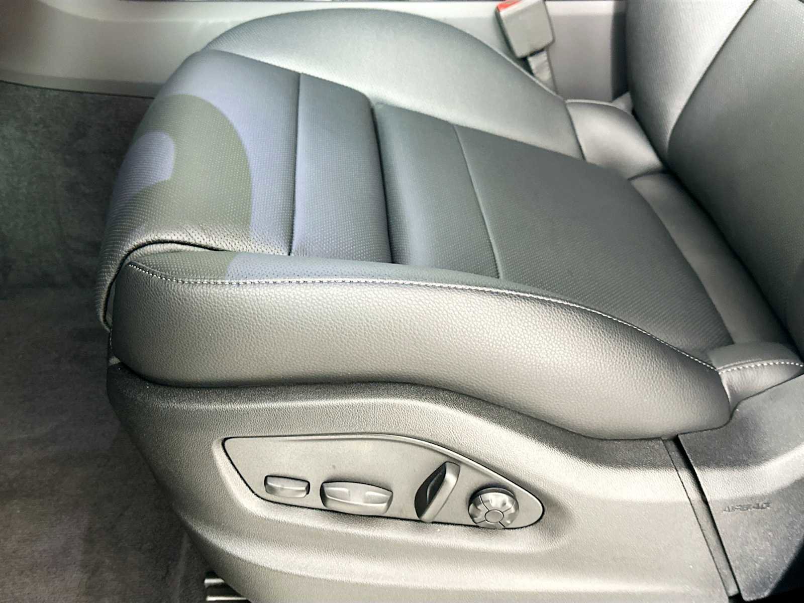 New 2025 Porsche Cayenne image 12