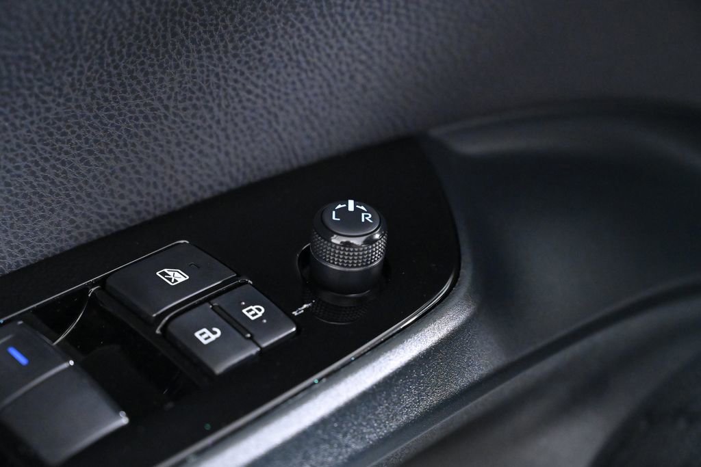 Used 2022 Toyota Prius Prime XLE image 32