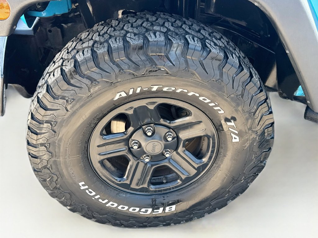 Used 2018 Jeep Wrangler Unlimited Sport w/ Connectivity Group AWD/4WD image 35