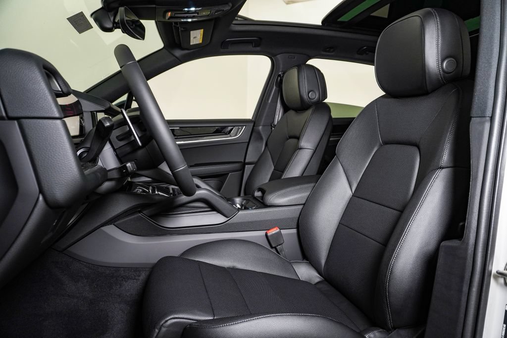 New 2026 Porsche Cayenne AWD/4WD image 5